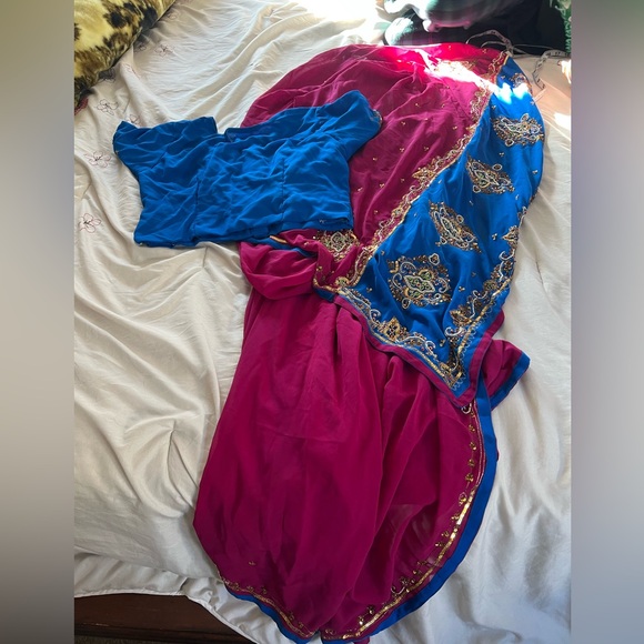 Sari - Picture 1 of 7